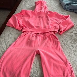 Matching set with cropped sweatshirt